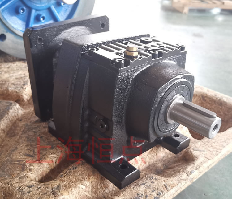 R37系列減速機的實物照片，輸入配伺服電機