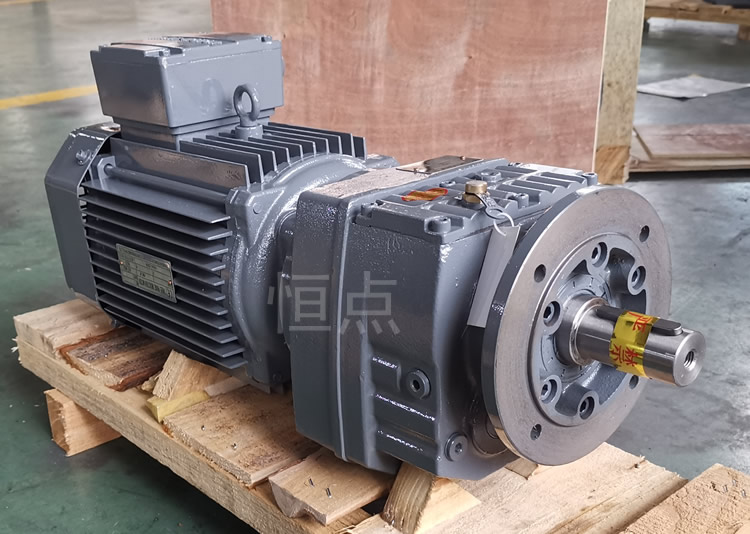 RF47系列減速機配直聯電機，立式安裝 輸出法蘭+軸 實物圖