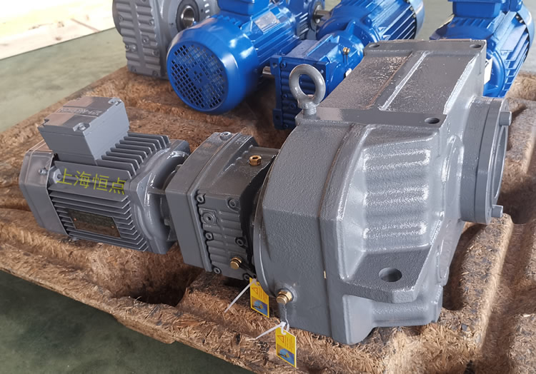  FAZ77R37雙級減速機，通孔+小法蘭輸出，實物圖如下