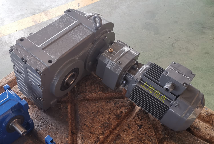  FAZ77R37雙級減速機，通孔+小法蘭輸出，實物圖